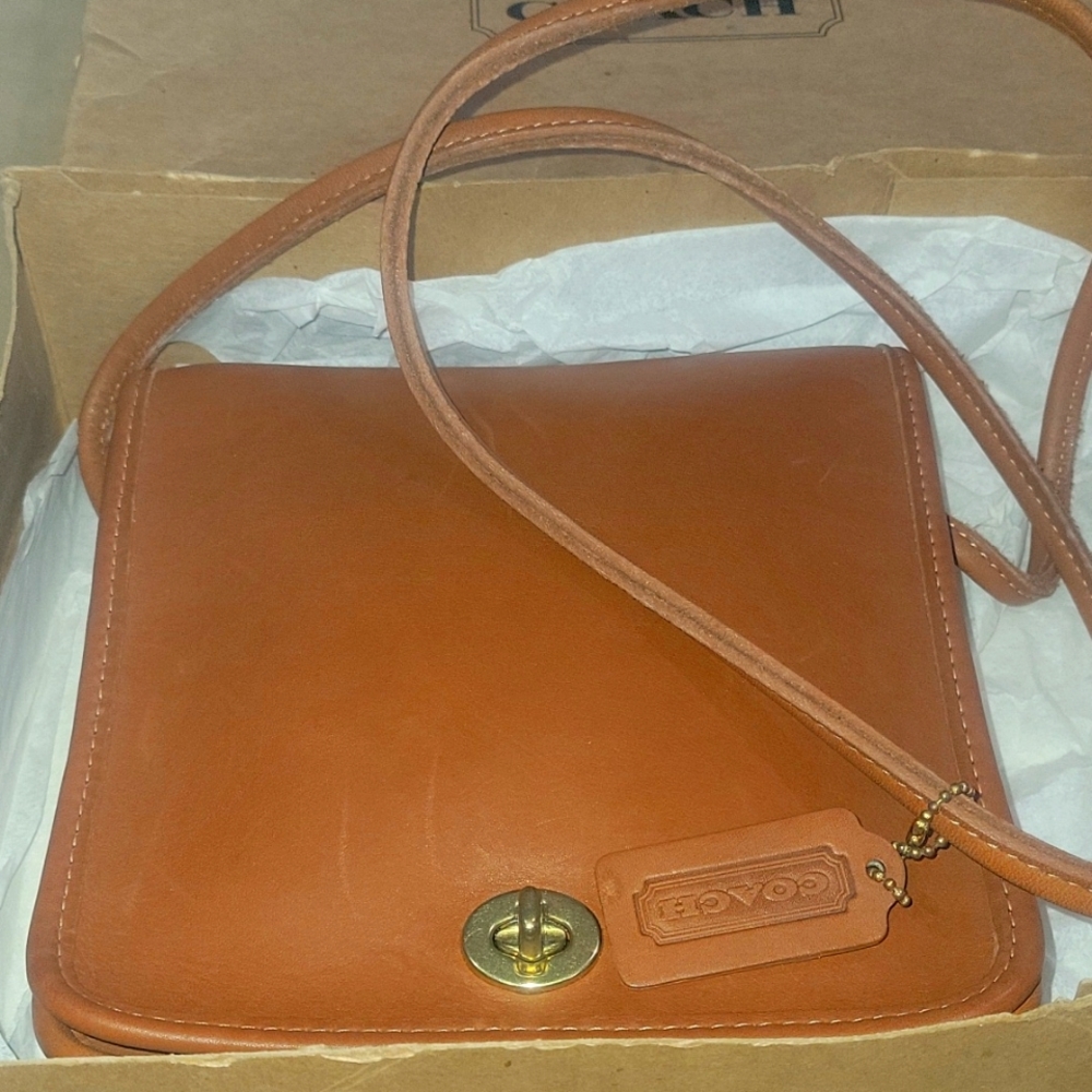 *Rare* Vintage Compact Pouch 9620. Coach . Brown/ Brass